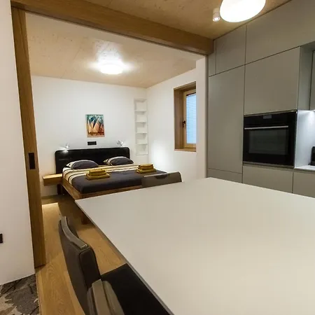 V22 - Premium Apartements Lägenhet